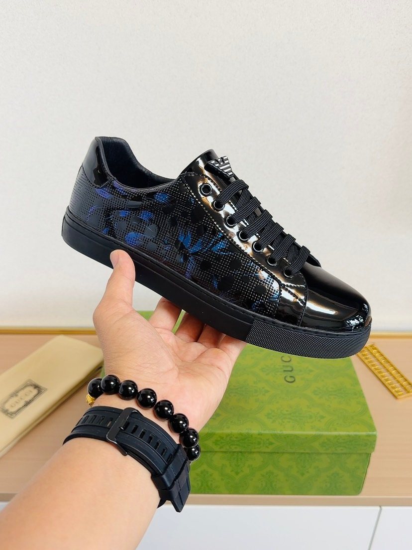Gucci Men's Black and Dark Blue Patterned Sneakers — model