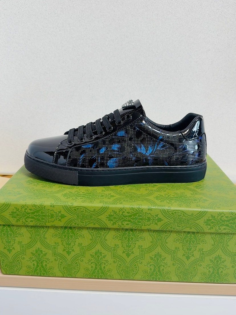 Gucci Men's Black and Dark Blue Patterned Sneakers — side