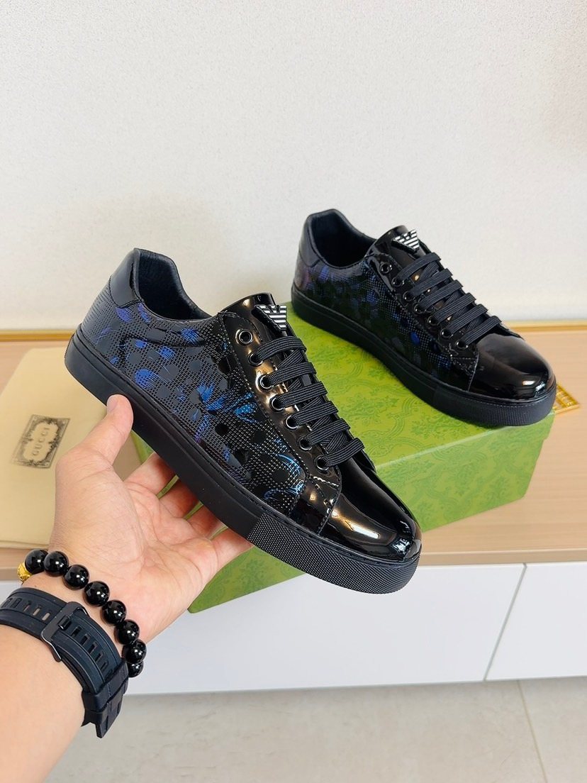 Gucci Men's Black and Dark Blue Patterned Sneakers — model